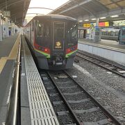 宇田津駅で特急「南風」と連結します。
