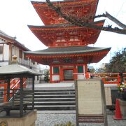 尼崎寺町の朱色の三重塔