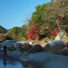 渓谷のすぐ横がハイキングコース