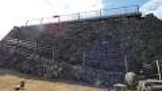 大和郡山城の中心に位置する石垣の展望台