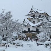 雪の彦根城