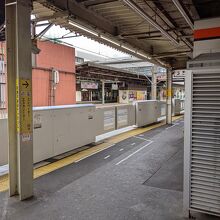 JR東海道、名鉄、JR中央線と並んでいます。