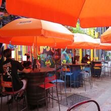 雨だとお客さんは少なくなりましたが…、