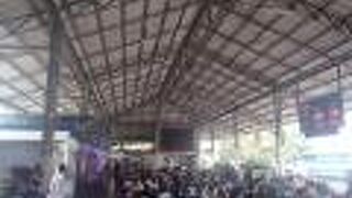 バンコクに向うバスターミナルです。