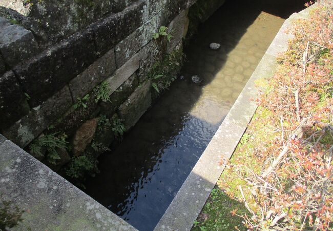 尾山神社の手前にあります