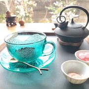 茶釜でお茶を頂けるカフェ