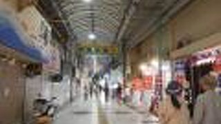 夜はけっこうお店がしまっていました。