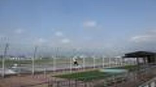 朝の大阪国際空港 展望デッキ｢ラ ソーラ｣