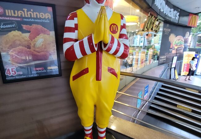 マクドナルドビンテージ　ロナルド　タイバージョン　Thailand ドナルド・マクドナルドが2人並ぶと実に奇妙 | タイランド
