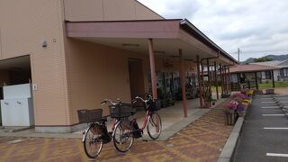 小さめの道の駅のような施設