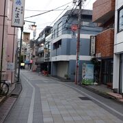 中野駅北口から少し離れた場所の商店街でした。