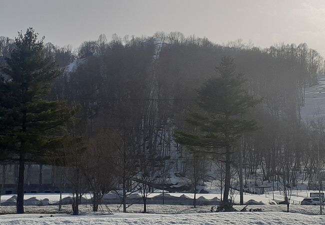 ３月は雪で埋まっていてとても登れませんでした