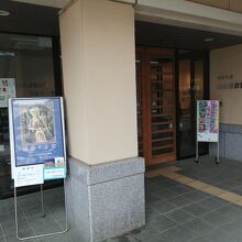 この方は、松坂屋の社員で、広告を担当していたらしいです。