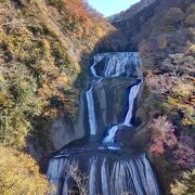秋の袋田の滝