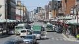 京都らしい商店街だわ