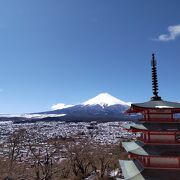 残雪と新倉浅間神社