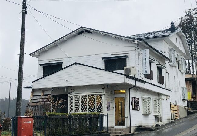 美術館からクルマで、2分