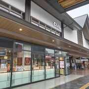 観光客も大喜びの店舗も多い