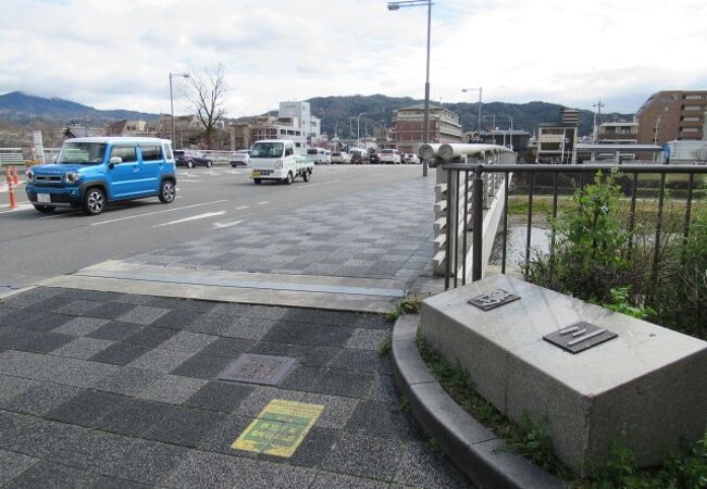 三条大橋の北側、鴨川に架かる橋でした