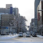 札幌のメインストリートである　～　札幌駅前通