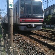 小幡駅の接近標と共に。