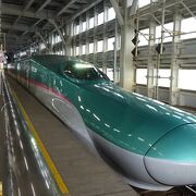 新幹線の先頭車両はどんどん伸び、スピードもどんどん速くなり、最高速度は320Km／ｈとのこと。