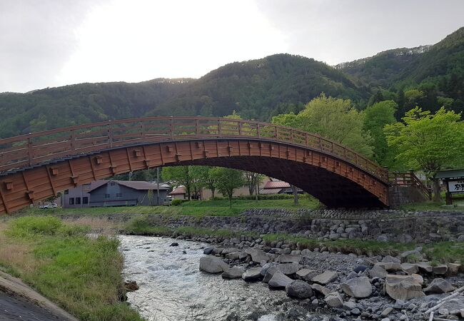 奈良井宿の太鼓橋、総ヒノキ造り