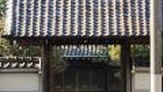 静かな境内に閻魔様