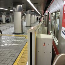 名古屋駅の桜道線のホームドア