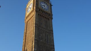 ロンドンを象徴する英国国会議事堂の時計台』by 湖仙｜ビッグベンの