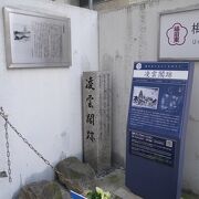 昔の高い建物の跡。