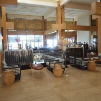 ロビーです。美しい蘭の花があります