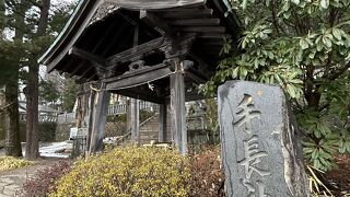 上諏訪駅から徒歩１０分ほどの所にある神社