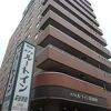 深谷駅から徒歩１分のところにあり、朝食が無料で付いて１人で泊まって約８３００円でした。