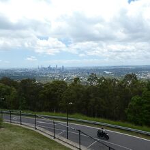 こんな風にＣＩＴＹから展望台へ上って来ます