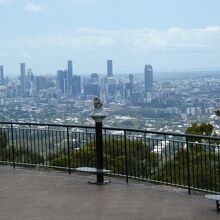 展望台からＣＩＴＹの摩天楼を見る