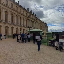 庭園入口の入場門