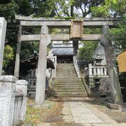 熱海温泉の発展を願って建てられました