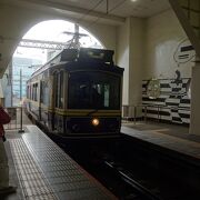 藤沢，江の島，鎌倉をつなぐ便利な電車。鎌倉高校前駅が話題です。