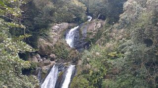 集落の奥まった場所にあります