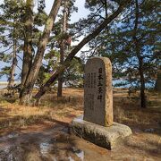 The main way to enjoy this scenic spot is from a high vantage point, but it’s perfect for a peaceful stroll!