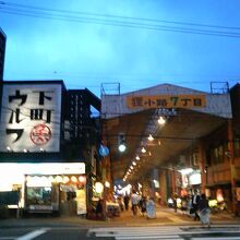 年季の入った屋根がタイムスリップした気分