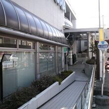 駅近くは大型ショッピングセンターの「とぴあ」など目新しい建物