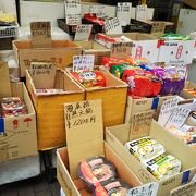 地下の食料品が