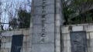 大村益次郎が亡くなった病院があった場所に石碑が建てられています。