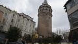 丘の上にあって金角湾を見下ろすガラタ塔