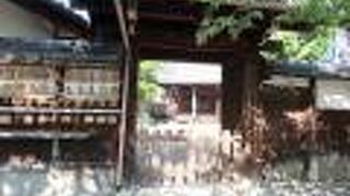 「幸せ地蔵」が所属するのが弥勒院