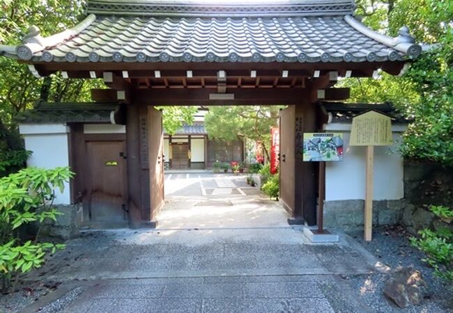 泉涌寺の塔頭のひとつで不空羂索観音で知られます