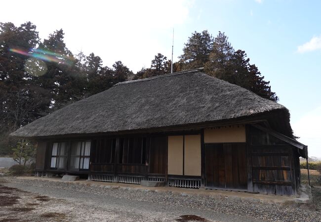 江戸時代中期のかやぶき屋根の建築物