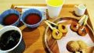 仙巌園の正門近く　両棒屋 で休憩を兼ねてお団子とお茶　